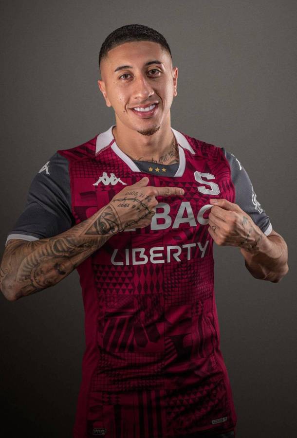 ¡Escándalo por infiel! Futbolista de Costa Rica fue encarado por su mujer cuando iba con su amante: ¿Me va a pasar por encima?