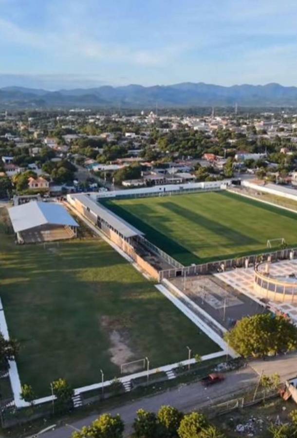 ¡Será una alfombra! Así está quedando el estadio Fausto Flores Lagos de Choluteca con su remodelación