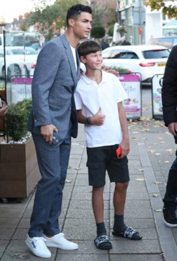 Jugadores del Manchester United se reúnen para almorzar y así fue captado Cristiano Ronaldo tras ser multado