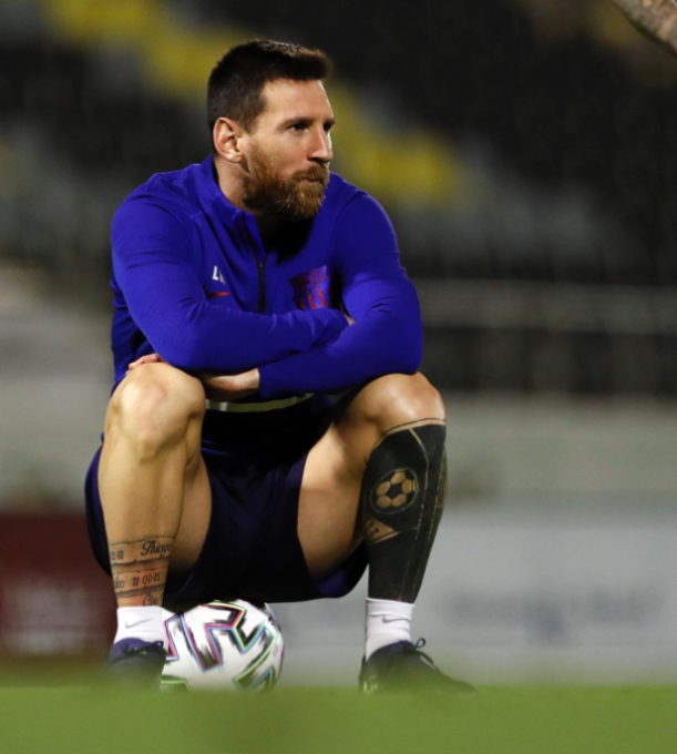 Después de dos años, salieron a la luz las increíbles condiciones de Messi al Barcelona para renovar: salarios, palcos, vuelos...