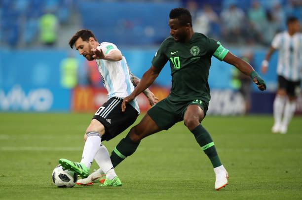 Obi Mikel enfrentó a Messi en la Champions y en los Mundial de Brasil y Rusia.