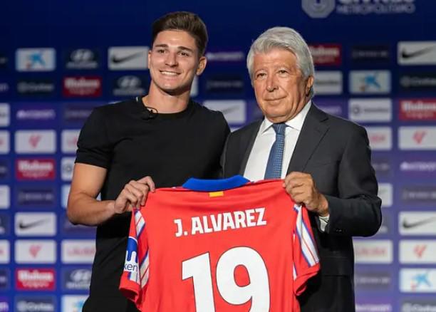 Florentino tiene su primer fichaje para el Madrid y un crack se ofrece al Barça