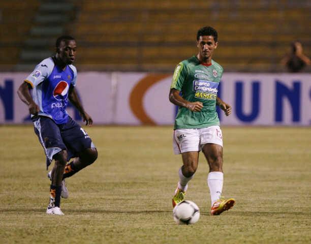 Entre el fútbol y la construcción: Exjugador de Honduras realiza su vida en Estados Unidos