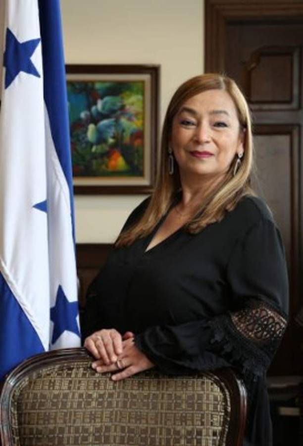 Polémicas compras de Copeco en emergencia de coronavirus; ministra pide aclaración