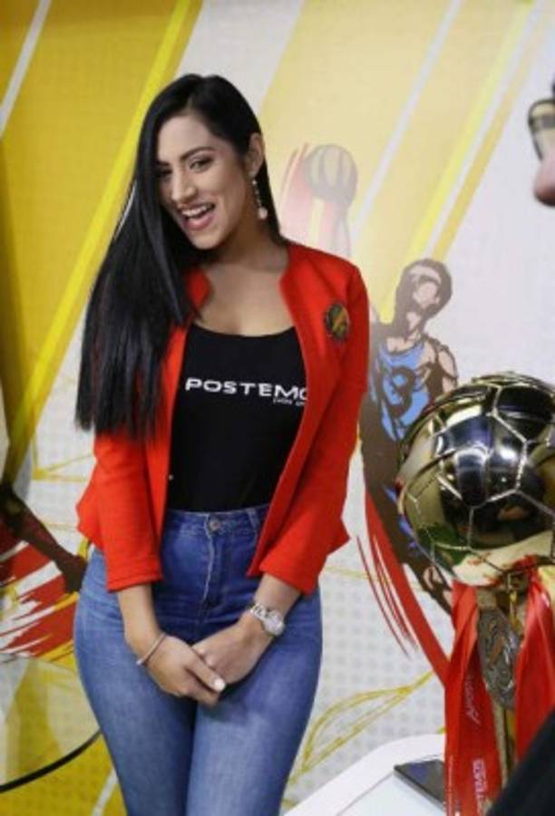 Así es Gaby Salazar, la 'chica de la suerte' y espectacular aficionada de Motagua