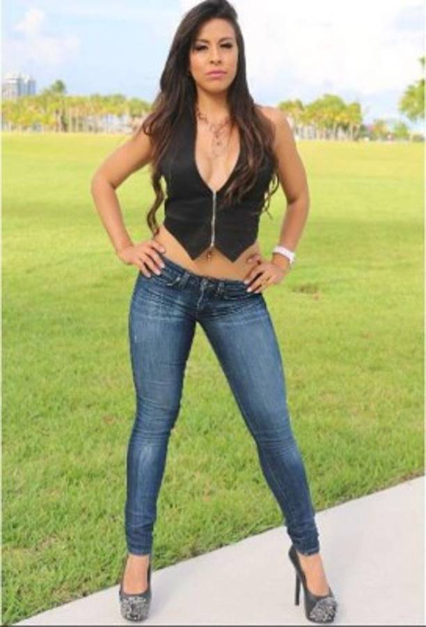 Hermana de Lipstickfables enciende las redes con un bodypainting