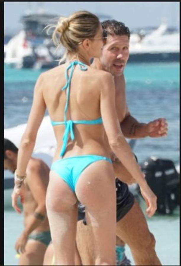 La esposa de Diego Simeone luce su cuerpazo en sus vacaciones en Formentera