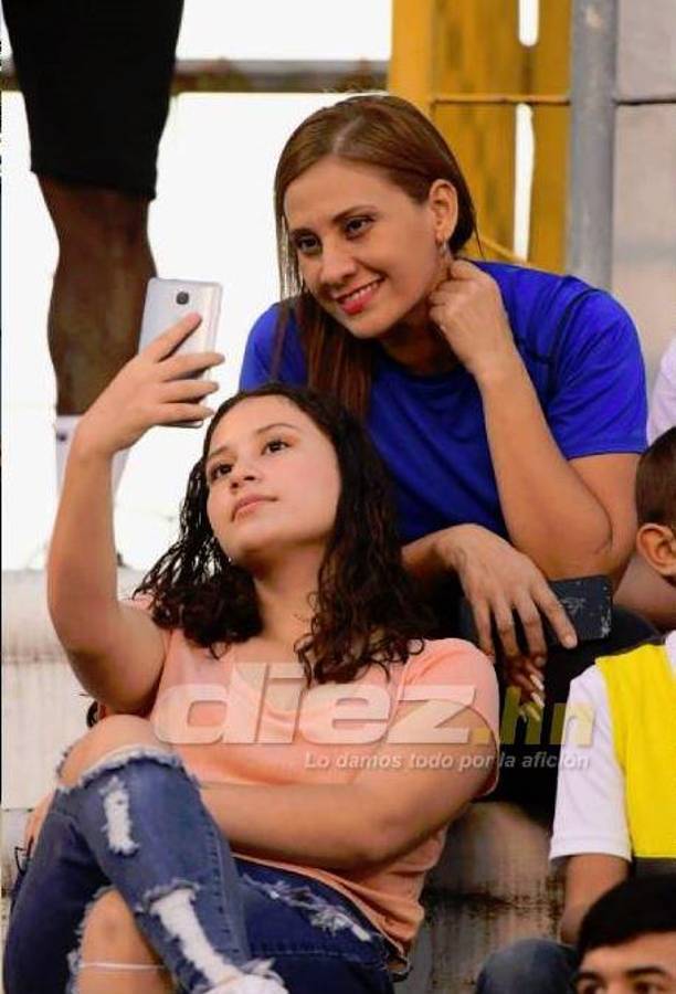 ¡Faltó todo menos belleza! Así lucieron las hermosas mujeres que engalandonaron el vacío estadio Olímpico