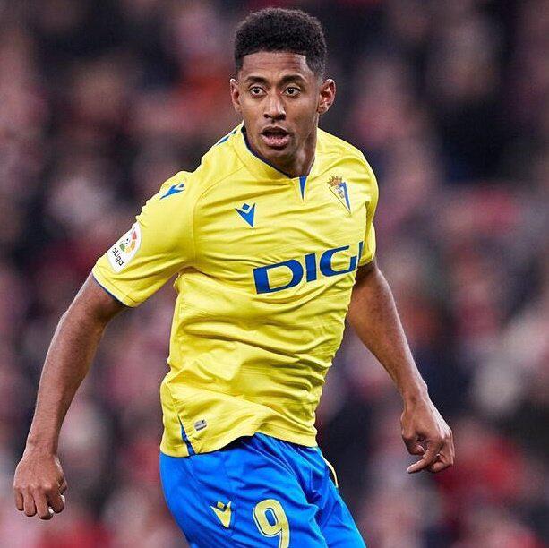 ¿Se va del club? El gesto del Choco Lozano con la afición del Cádiz tras el partido contra Valladolid