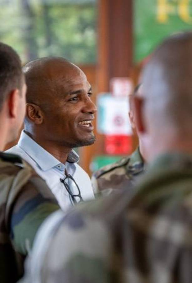 Una exfigura del Chelsea sorprendió con su nueva vida: se une al ejército y así le dieron la bienvenida