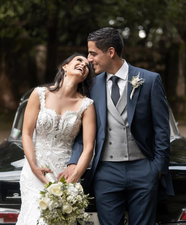 Narrador de TUDN revela cómo conquistó a la preciosa Gina Holguín: ‘‘Ella es mayor seis años, pero desde que la vi fue mi crush’’