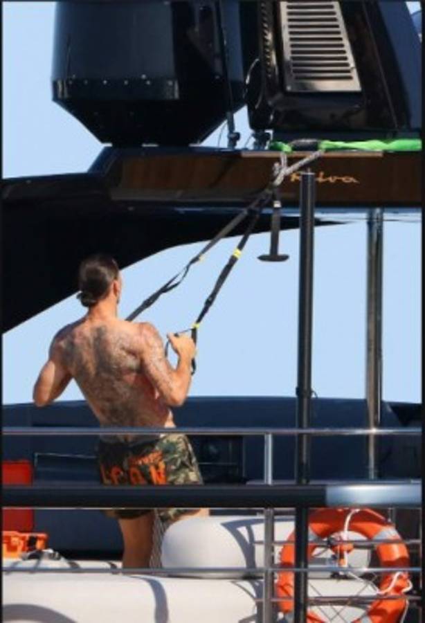 ¿Quién es la rubia? Las vacaciones de Zlatan Ibrahimovic: Yate de lujo y entrenamiento insólito