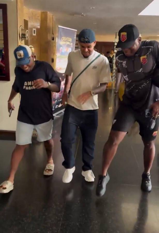 Luis Díaz recibe una ola de críticas: lo que estaba haciendo mientras el Liverpool despedía a Diogo Jota