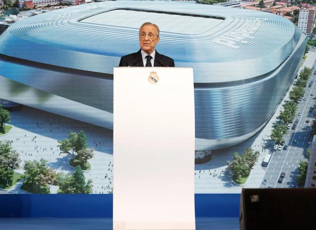 Real Madrid presentó a Huijsen: su contrato, el dorsal que eligió y ya es el defensor más caro en la historia del club