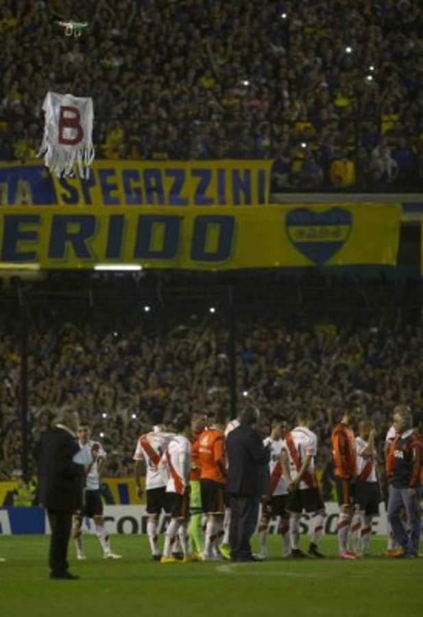 Aficionados de Boca Juniors lanzan gas pimienta a jugadores de River Plate
