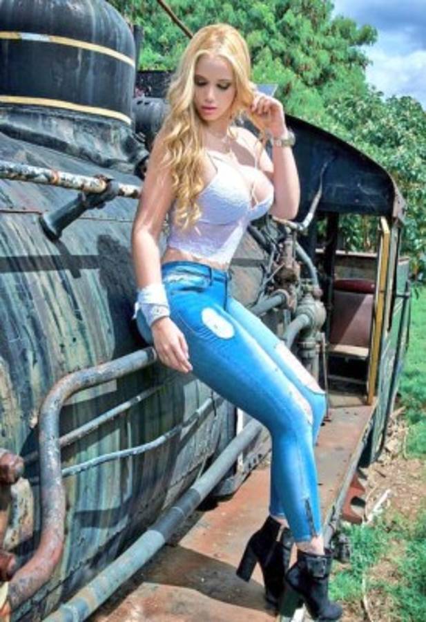 MUÑECA: Así es Daniela Rendón, la espectacular rubia y esposa de reconocido arquero