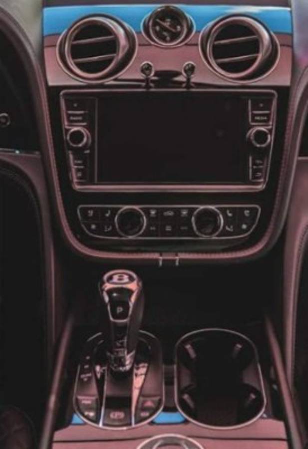 Gignac pone a la venta su Bentley: cuánto está pidiendo por la lujosa máquina y tiene su firma en el tablero