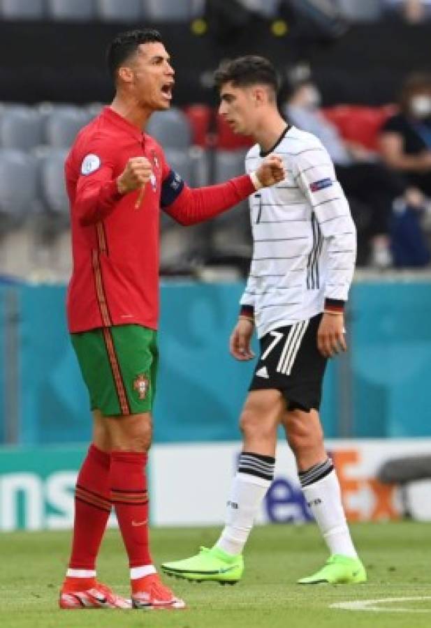 No se vio: El enojo de Cristiano Ronaldo, su reencuentro con Kroos y regaló su camisa a un aficionado