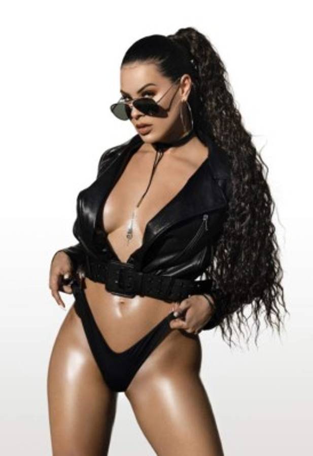 Camila Oliveira, la chica que aprovecha las peleas de UFC para vender contenidos para adultos