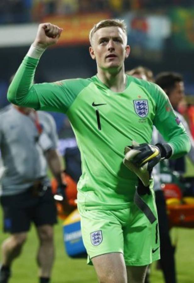 ¡Escándalo! Portero inglés involucrado en pelea callejera por defender a su novia