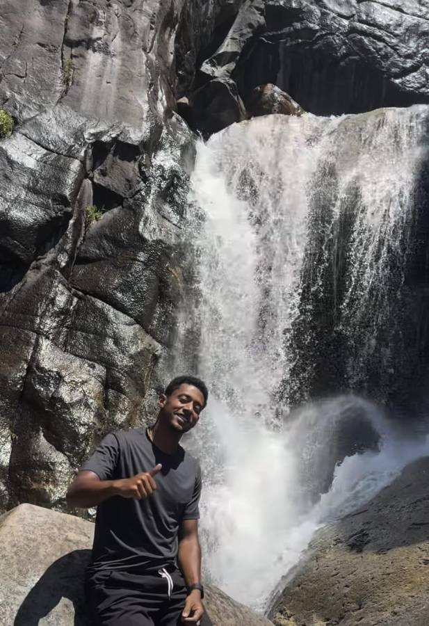 Choco Lozano se divierte con su bella pareja: Así son las vacaciones del hondureño previo a definir su futuro