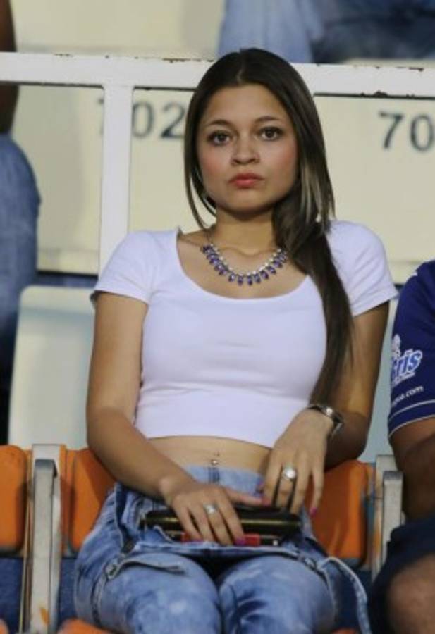 Las hermosas chicas que adornaron el clásico entre Motagua y Olimpia