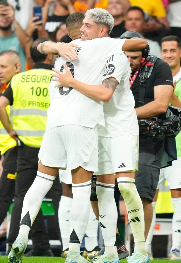 Endrick se queda entrenando tras su primer gol con Real Madrid y el encuentro con Kim Kardashian en el Bernabéu