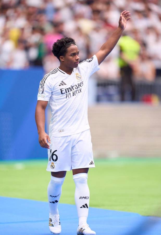 La emotiva presentación de Endrick en Real Madrid: la razón de sus lágrimas y así fue captada su hermosa novia