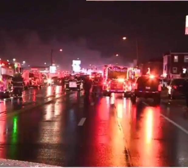 ¡Nueva tragedia! Un avión cae en zona residencial en Filadelfia, se reportan casas quemadas y varios muertos