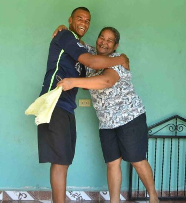 Esposa de Rony Martínez: 'Si se lanza para alcalde del Bálsamo, gana las elecciones'