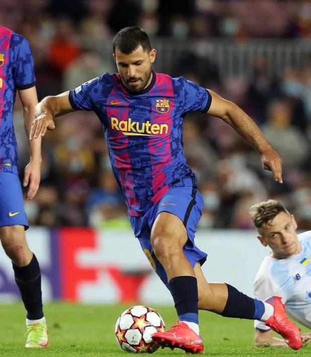 El “Kun” Agüero pone a la venta la que considera su compra más inútil: “Tiene telarañas y todo”