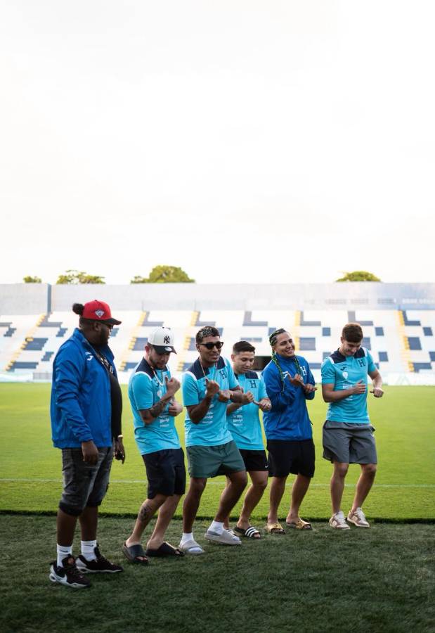 Supremo aparece de rodillas en el Municipal Ceibeño y Shin Fujiyama sorprende: concentración de los tiktokers de Honduras