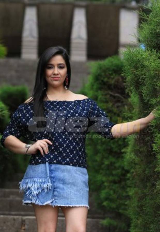 Gizelle Lanza, la sensual presentadora brasileña con corazón catracho