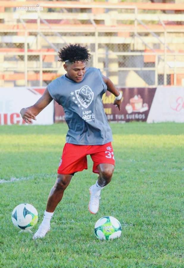 Dester Mónico ya firmó contrato con los Potros de Olancho, pero sigue siendo jugador de Real Sociedad.