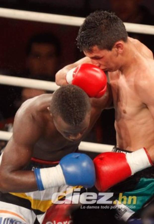 La mejores imágenes de la pelea etre el Escorpión Ruiz vs 'Veneno” Domínguez