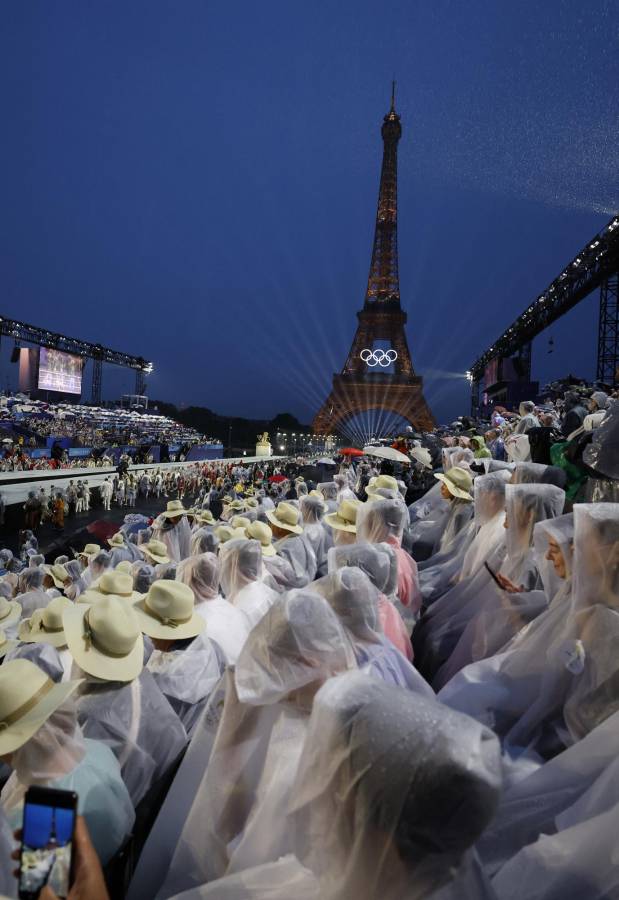 Las mejores imágenes de la ceremonia inaugural de París 2024 en el río Sena; muchos famosos y Lady Gaga deslumbra