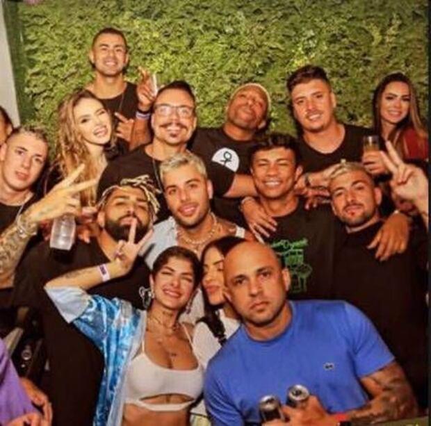 Uno reunió a 80 mujeres durante 48 horas: Adriano y otros futbolistas brasileños que son conocidos por ser fiesteros