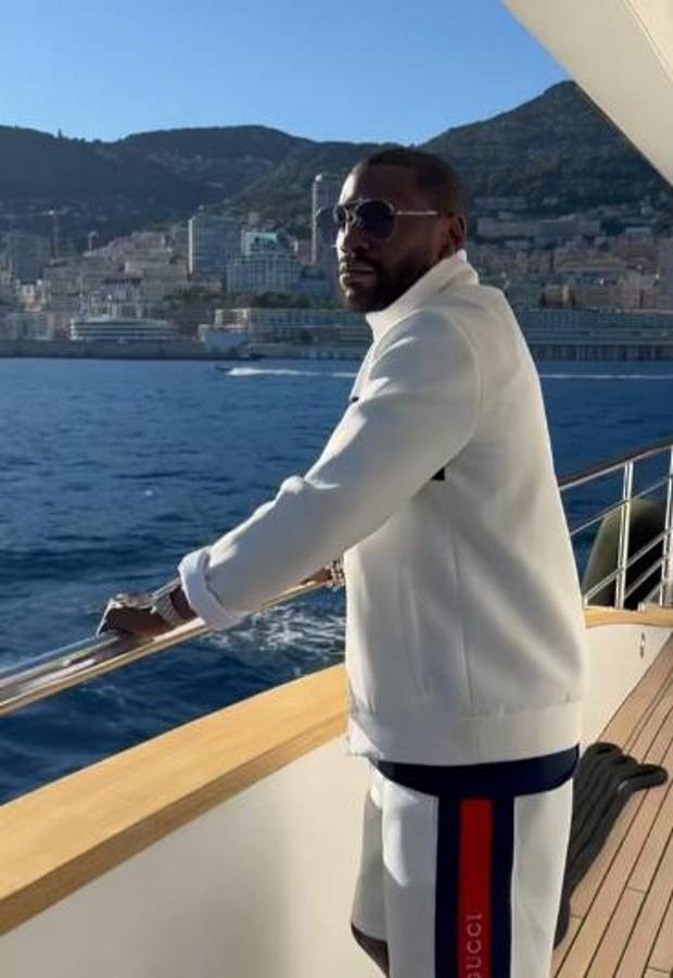 El dineral que ganó Floyd Mayweather por la derrota del 'Canelo' ante Crawford: su patrimonio al descubierto