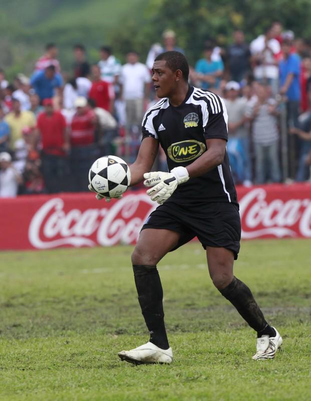 Con 45 años y en el extranjero: 15 futbolistas hondureños que pensaste se habían retirado pero siguen activos