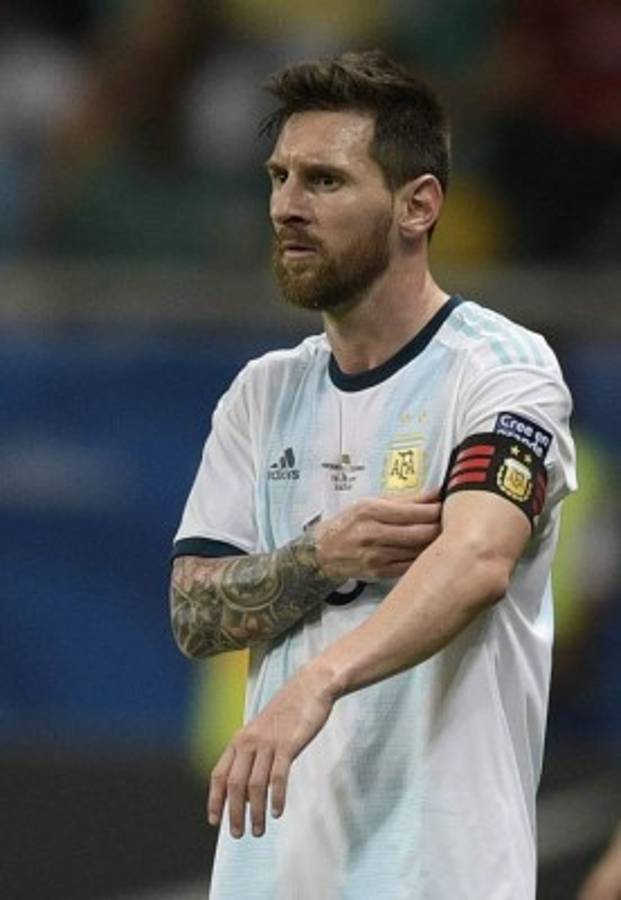 Argentina: El dolor de Messi y la sexi aficionada en la derrota ante Colombia en la Copa América 2019