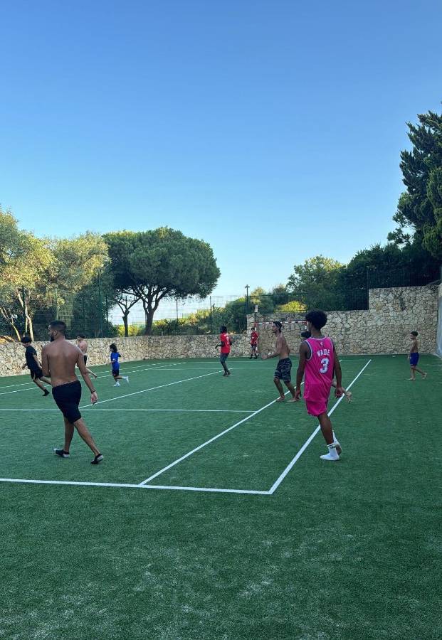 Cristiano Ronaldo Jr y Lamine Yamal, las fotos inesperadas de ambos jugando y de vacaciones; comparan su físico y es viral