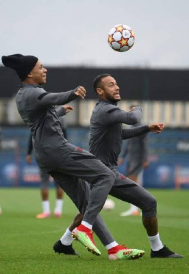 Así fueron captados Mbappé y Neymar en el entrenamiento del PSG tras la polémica; el jeque estuvo presente