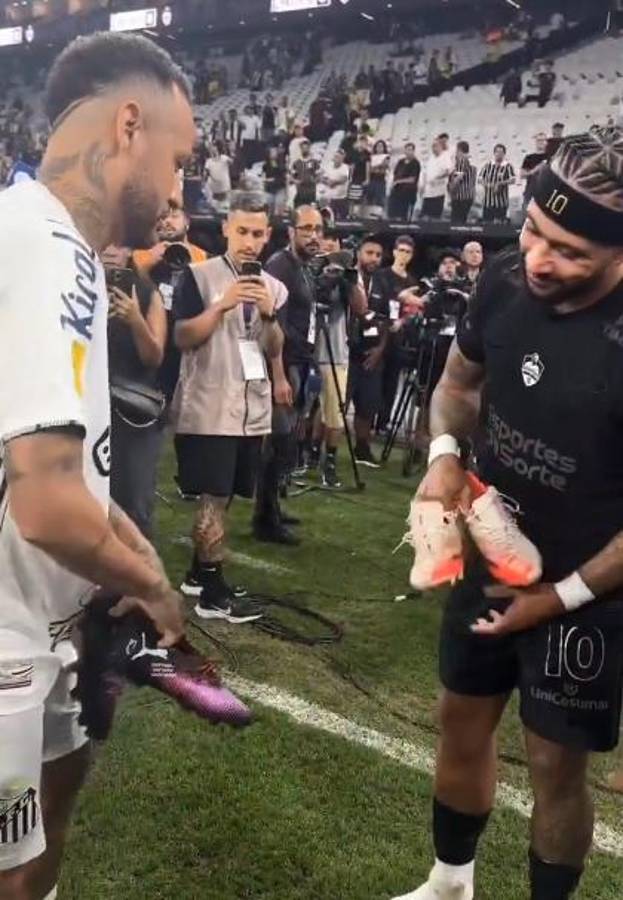 Así fue el reencuentro de Neymar con Memphis Depay y la excusa tras su primera derrota con Santos: “Es muy malo”