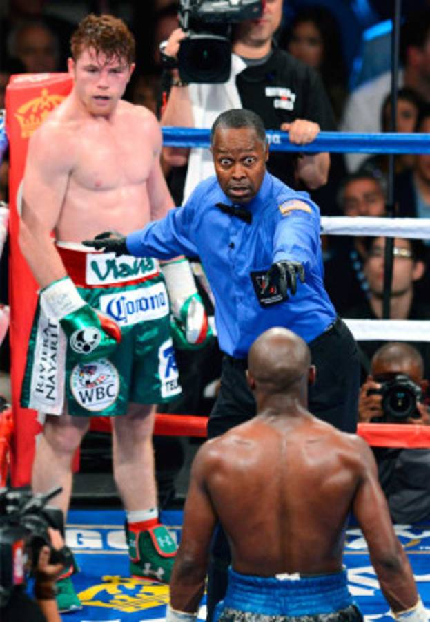 Floyd Mayweather gana con contudencia a Saul 'Canelo' Álvarez
