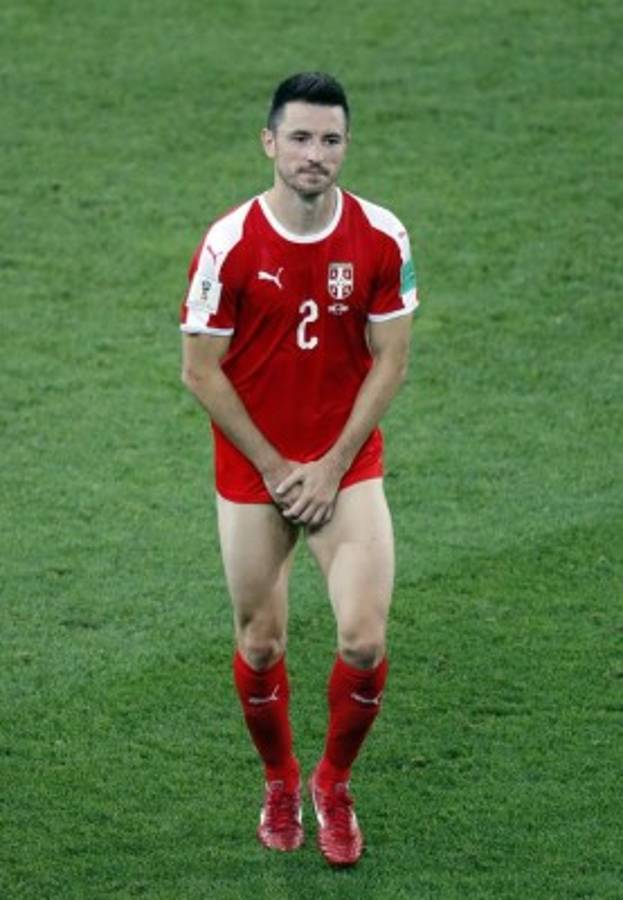 CURIOSO: El show de Neymar, jugador queda 'desnudo' y ¡pelea en las gradas!