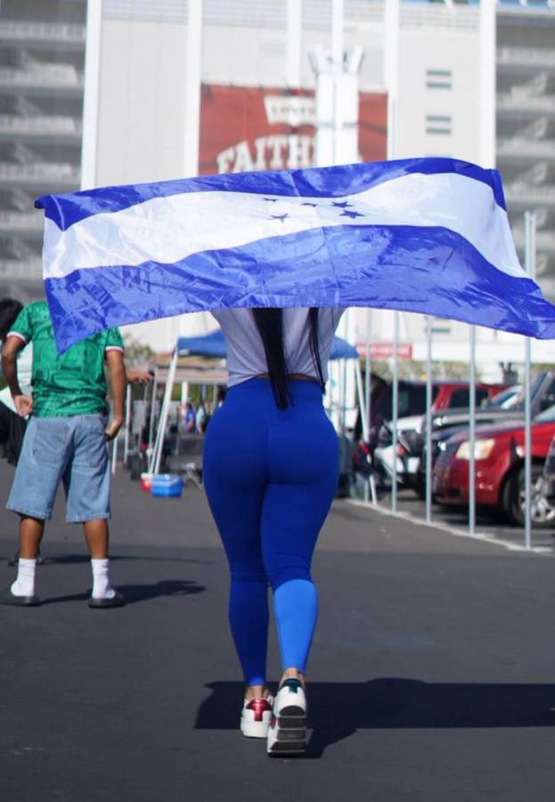 ¡Quiénes son las dos catrachas que se robaron las miradas! El Honduras vs México se engalana con hermosas aficionadas