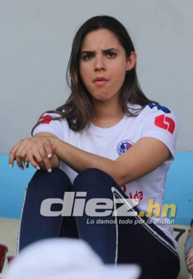 ¿Quién es la rubia? Las hermosas chicas que le dieron el color al clásico Olimpia-Motagua