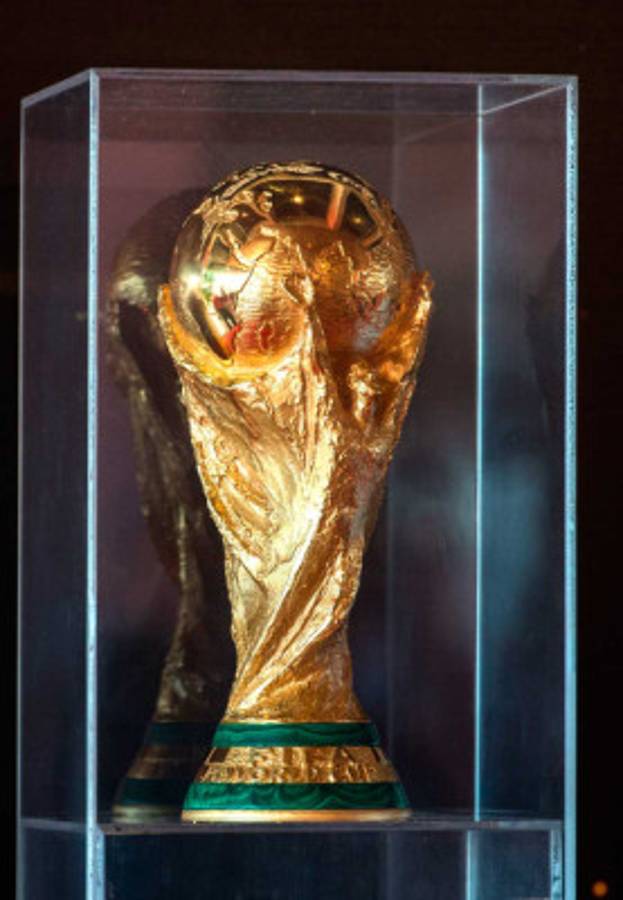 El trofeo la FIFA comenzó su gira en Brasil.