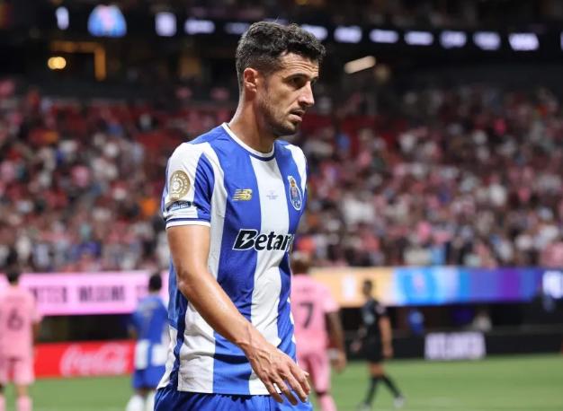 Los futbolistas más viejos que disputan el Mundial de Clubes: uno es titular con 40 años y... ¡otro tiene 44!