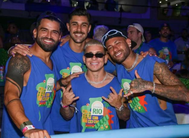 “¡Estoy de vuelta!”: Neymar y su novia brillaron en el carnaval de Río 2025; los jugadores que llevó el brasileño